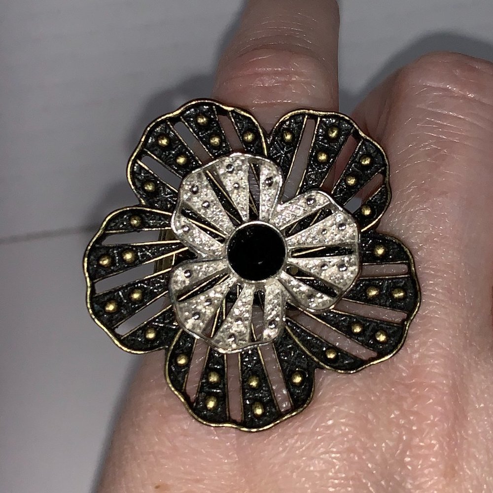 Costume Bronze Flower Sizeable Ring